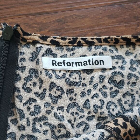 Reformation Leopard Print Chic Edgy Feminine Boho Bold Trendy Mini Skirt Size 6 - Picture 3 of 7